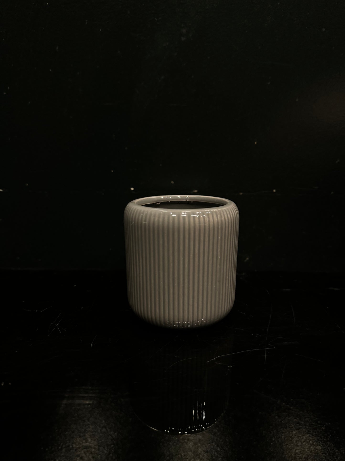 gray ribbed lines pat pot