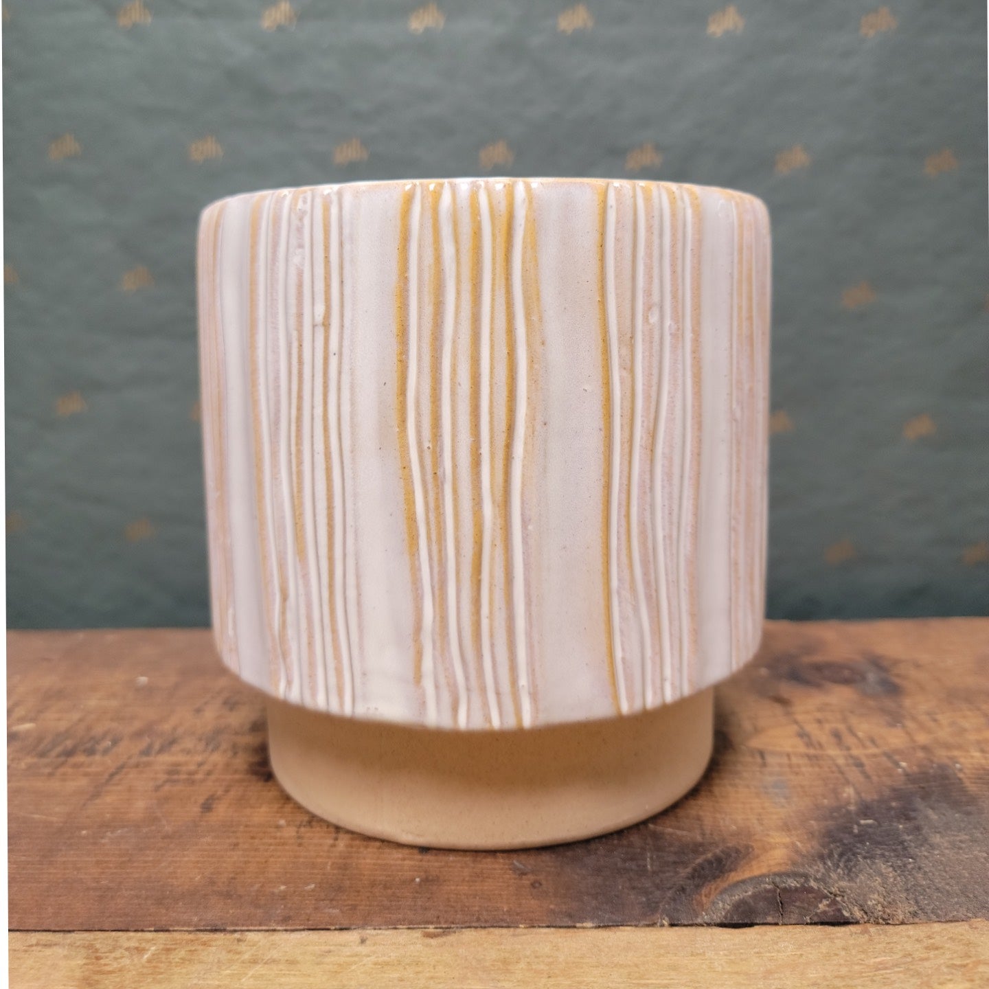 Ceramic White and Beige Pot w Deco Groove