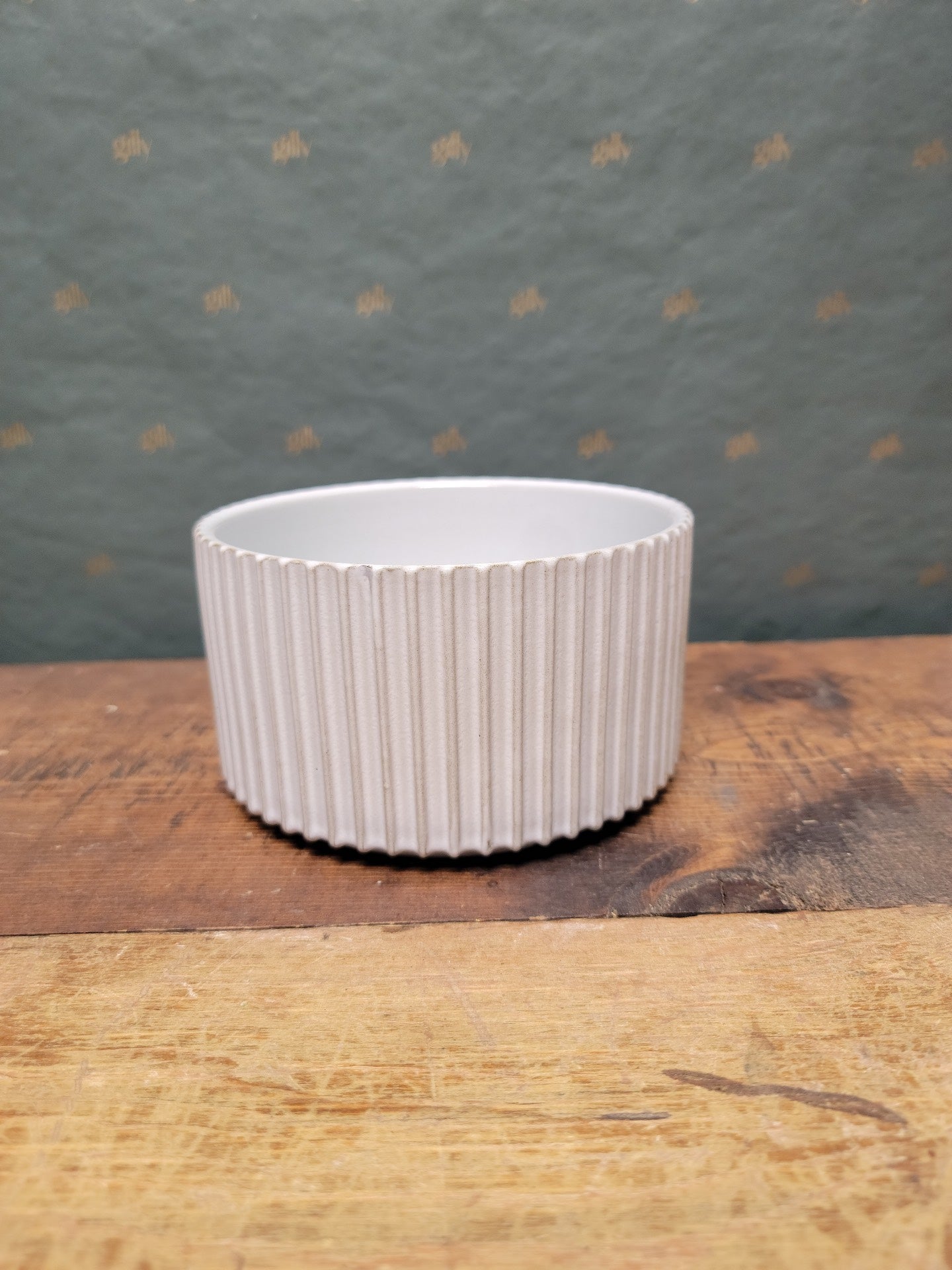 Ceramic Gloss White/blue Ribbed Planter